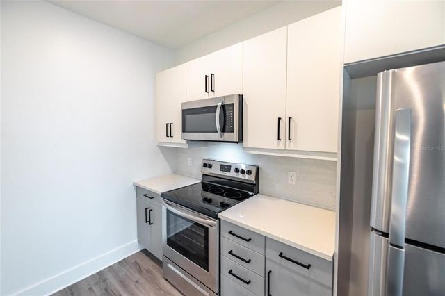 1420 LAKEFRONT DRIVE 2204, Sarasota, FL 34240