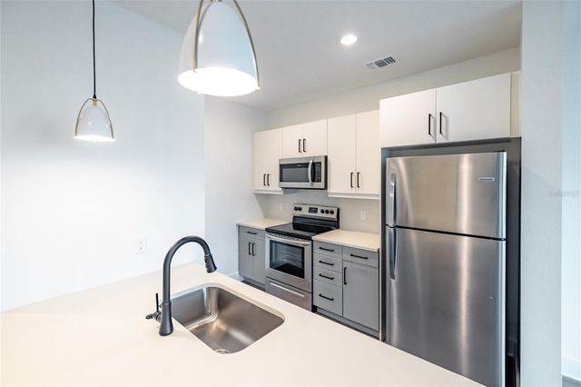 1420 LAKEFRONT DRIVE 2204, Sarasota, FL 34240
