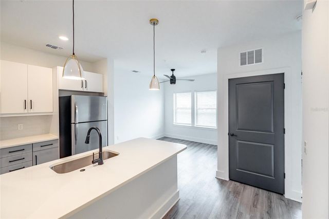 1420 LAKEFRONT DRIVE 2204, Sarasota, FL 34240