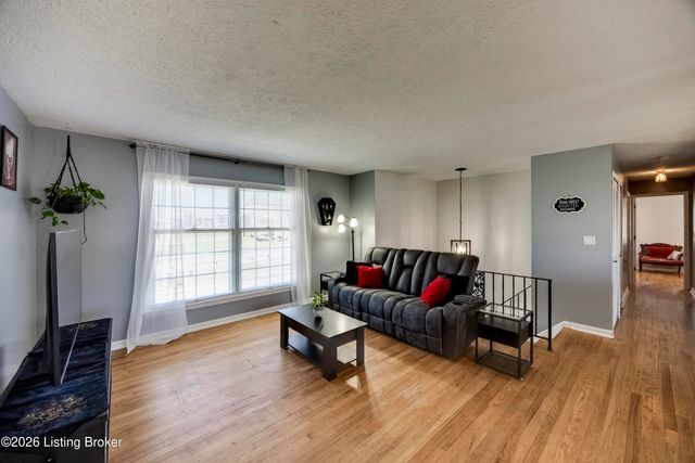 5906 Outer Loop, Louisville, KY 40219