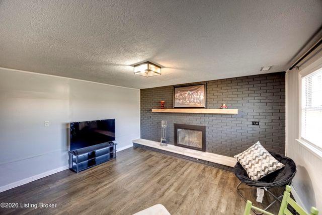 5906 Outer Loop, Louisville, KY 40219