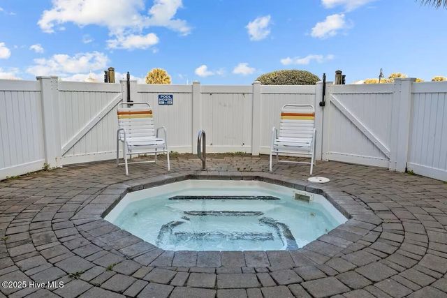 1904 E Fort Macon Road 111, Atlantic Beach, NC 28512