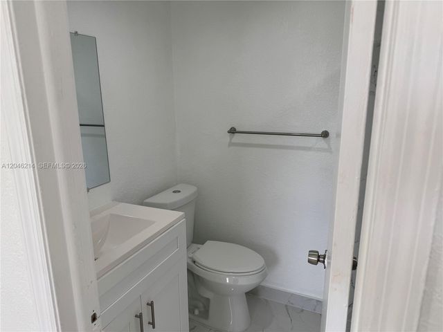 8695 NW 6th Ln 2-105, Miami, FL 33126