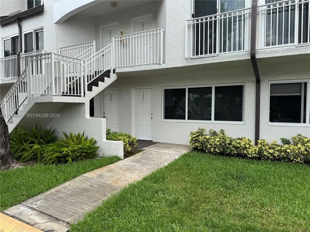 8695 NW 6th Ln 2-105, Miami, FL 33126