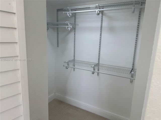 8695 NW 6th Ln 2-105, Miami, FL 33126