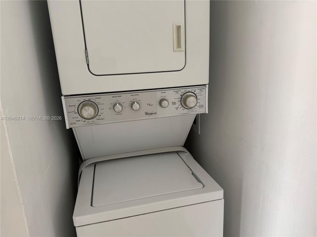 8695 NW 6th Ln 2-105, Miami, FL 33126