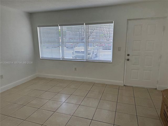 8695 NW 6th Ln 2-105, Miami, FL 33126