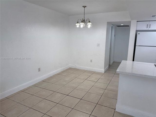 8695 NW 6th Ln 2-105, Miami, FL 33126