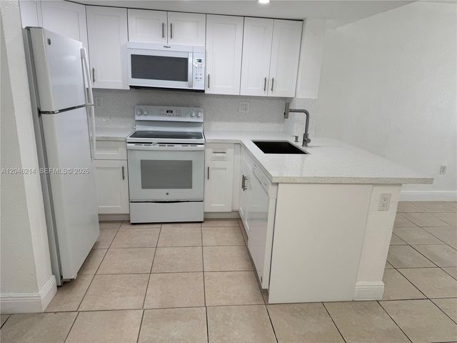 8695 NW 6th Ln 2-105, Miami, FL 33126