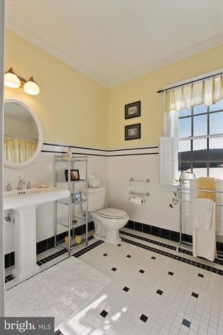 60 SOUTHSIDE DR, Newville, PA 17241
