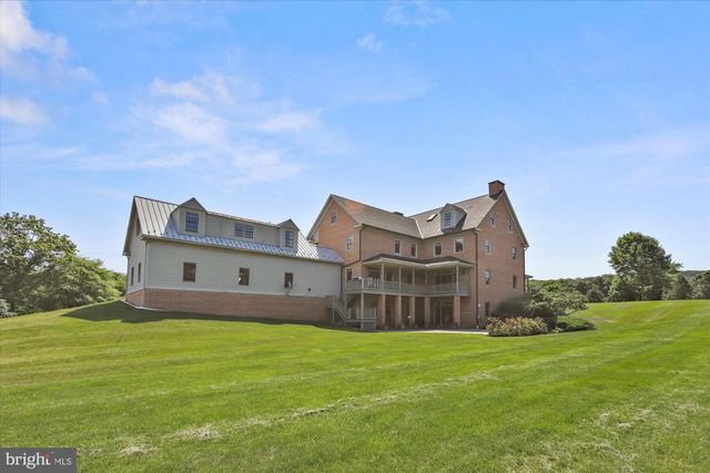 60 SOUTHSIDE DR, Newville, PA 17241