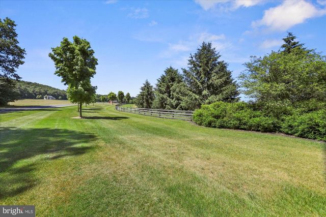 60 SOUTHSIDE DR, Newville, PA 17241