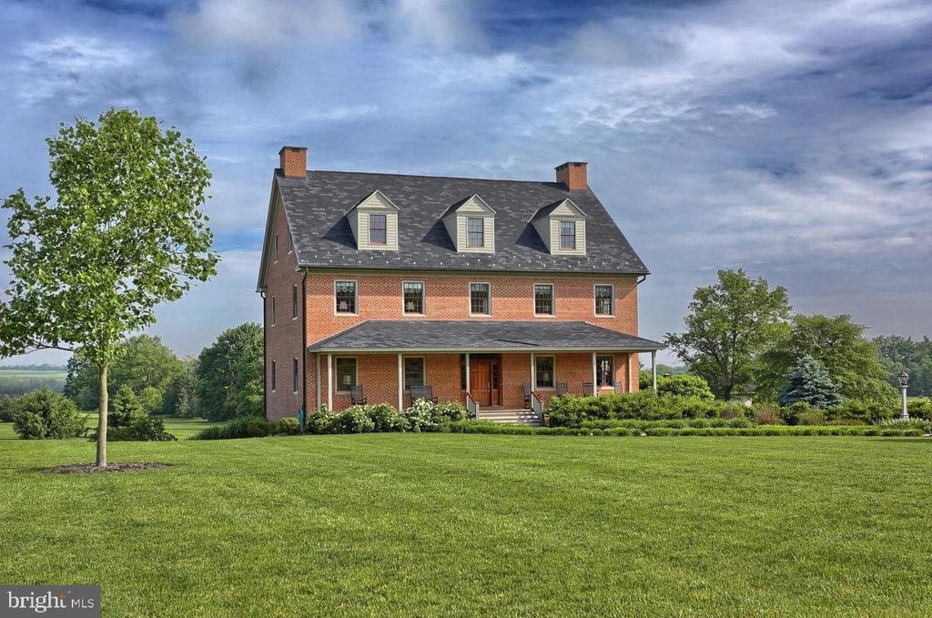 60 SOUTHSIDE DR, Newville, PA 17241