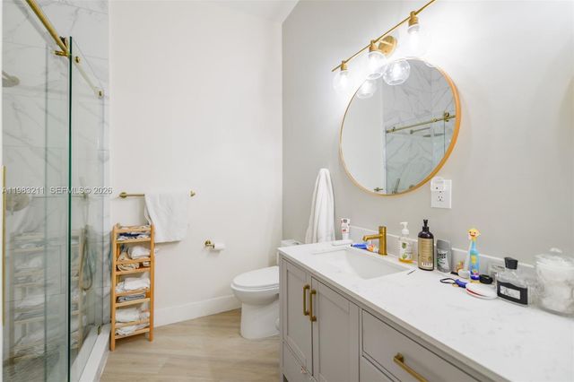 19501 W Country Club Dr 211, Aventura, FL 33180