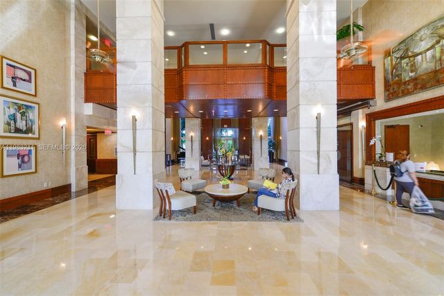 19501 W Country Club Dr 211, Aventura, FL 33180