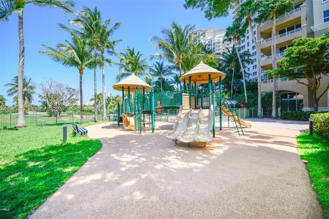 19501 W Country Club Dr 211, Aventura, FL 33180