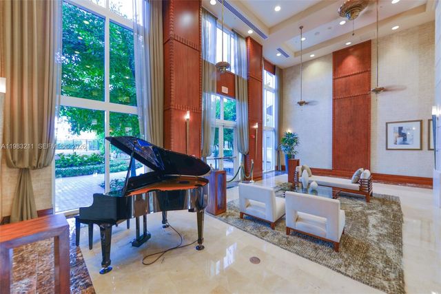 19501 W Country Club Dr 211, Aventura, FL 33180