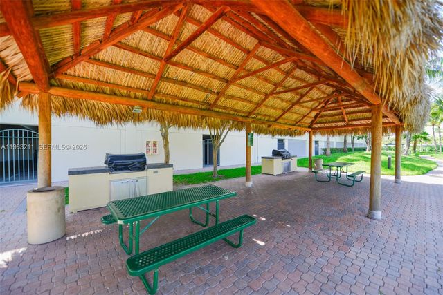 19501 W Country Club Dr 211, Aventura, FL 33180