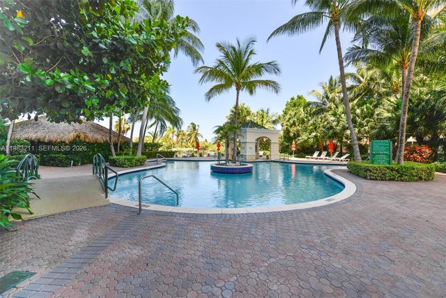 19501 W Country Club Dr 211, Aventura, FL 33180