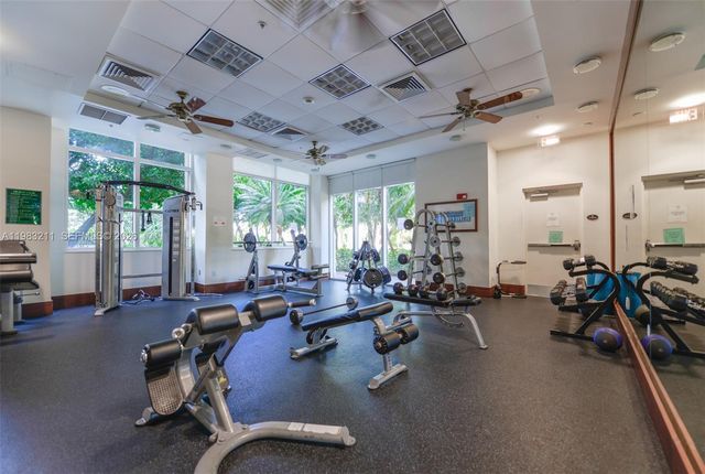 19501 W Country Club Dr 211, Aventura, FL 33180