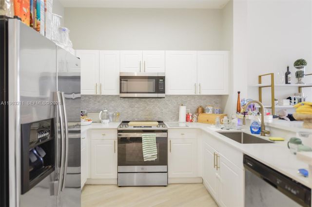 19501 W Country Club Dr 211, Aventura, FL 33180