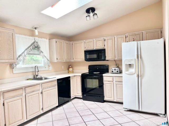 9 Brittany Lane, Naugatuck, CT 06770
