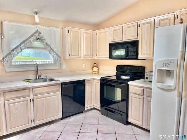 9 Brittany Lane, Naugatuck, CT 06770