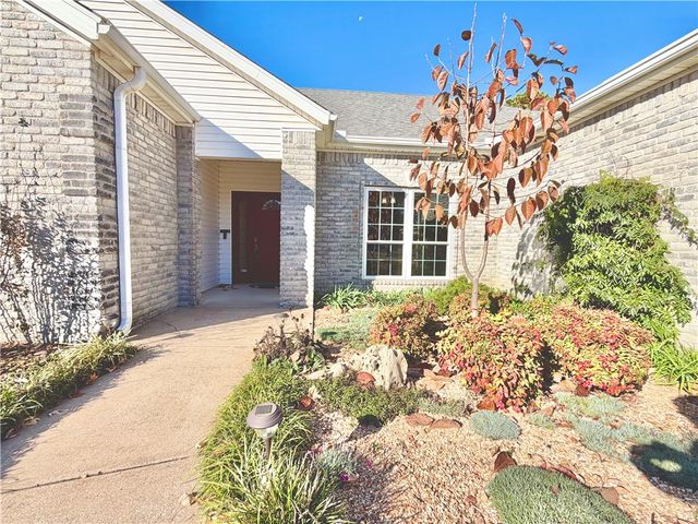 1573 N Cannondale Drive, Fayetteville, AR 72704