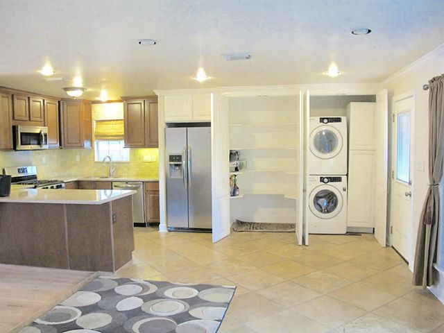 1221 Aurora Street, Houston, TX 77009