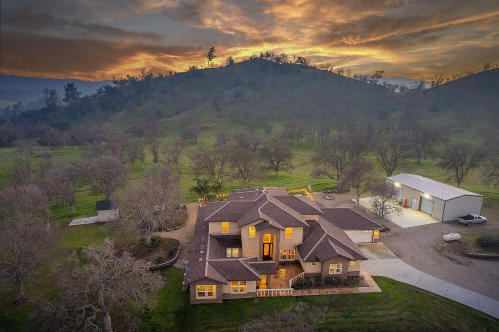 Image 1 of property listing at 9855 Millerton Road, Clovis, CA 93619