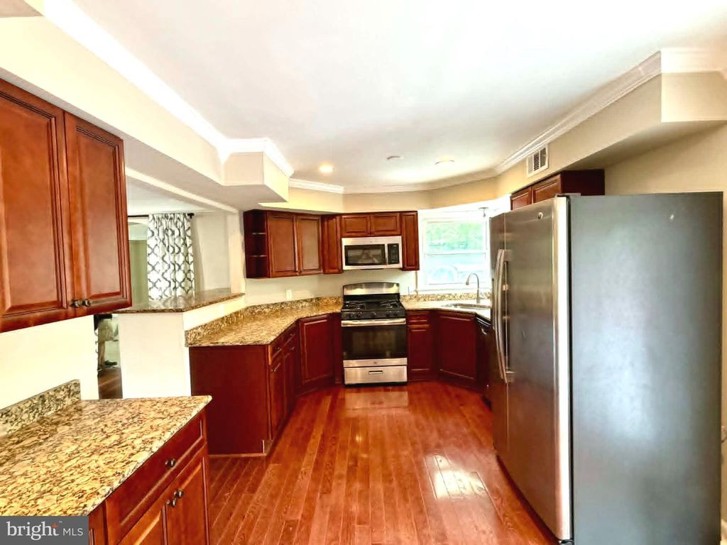 Image 11 of property listing at 13608 CREEKSIDE, Silver Spring, MD 20904