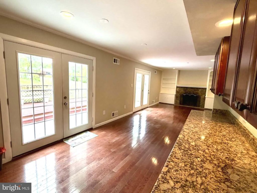 Image 13 of property listing at 13608 CREEKSIDE, Silver Spring, MD 20904