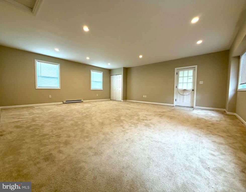 Image 18 of property listing at 13608 CREEKSIDE, Silver Spring, MD 20904