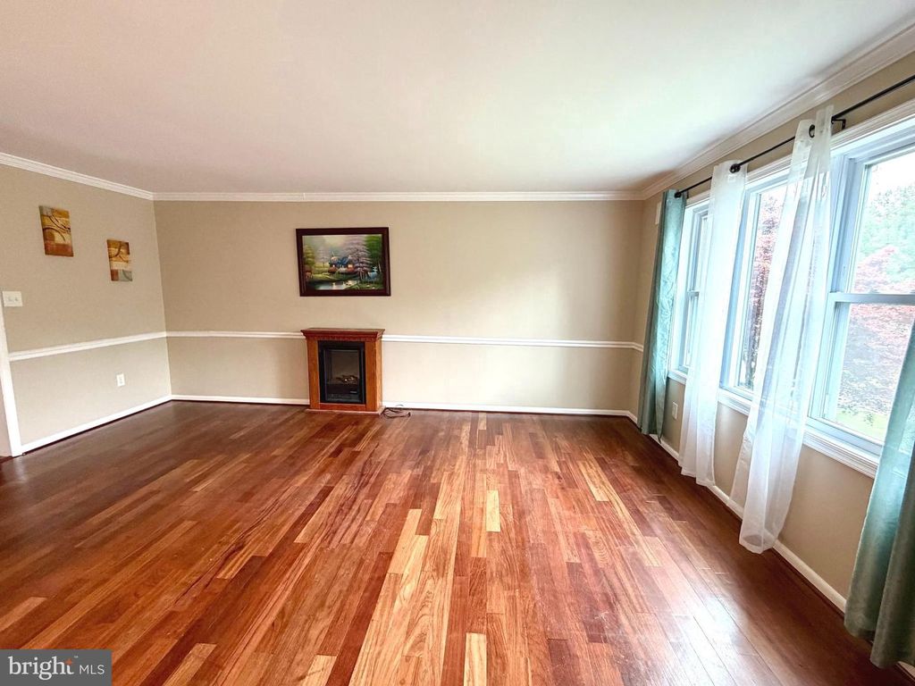 Image 4 of property listing at 13608 CREEKSIDE, Silver Spring, MD 20904