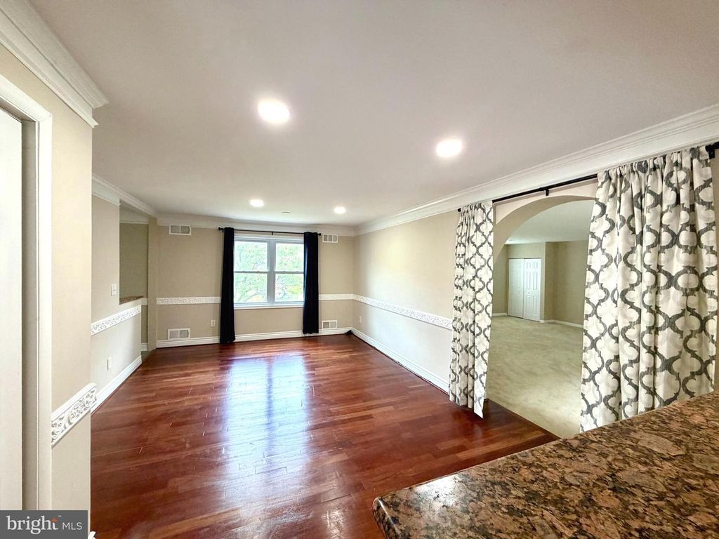 Image 6 of property listing at 13608 CREEKSIDE, Silver Spring, MD 20904