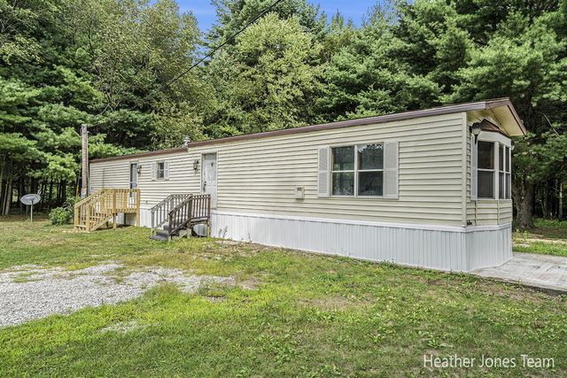 1066 Fisk Avenue, Morley, MI 49336