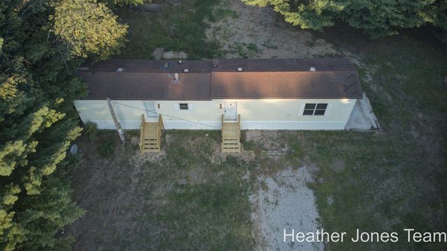 1066 Fisk Avenue, Morley, MI 49336