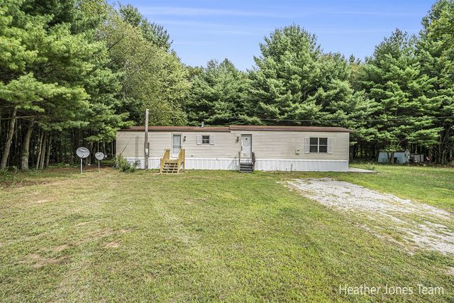 1066 Fisk Avenue, Morley, MI 49336