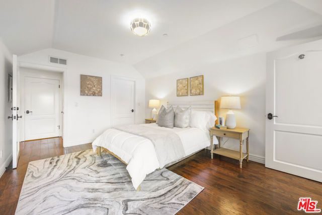1135 Rexford Drive 302, Los Angeles, CA 90035