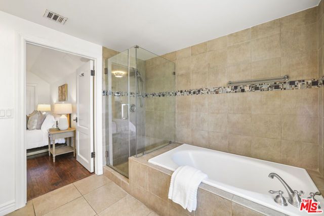 1135 Rexford Drive 302, Los Angeles, CA 90035