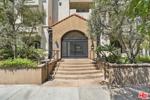 1135 Rexford Drive 302, Los Angeles, CA 90035