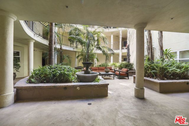 1135 Rexford Drive 302, Los Angeles, CA 90035
