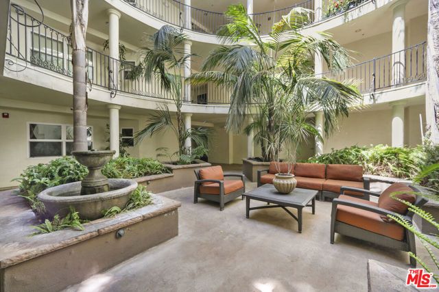 1135 Rexford Drive 302, Los Angeles, CA 90035