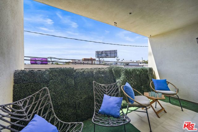 1135 Rexford Drive 302, Los Angeles, CA 90035