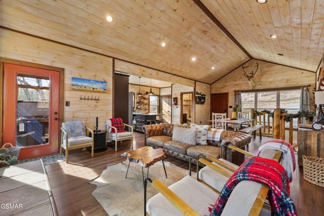 2529 Mountain Holly Way, Sevierville, TN 37862