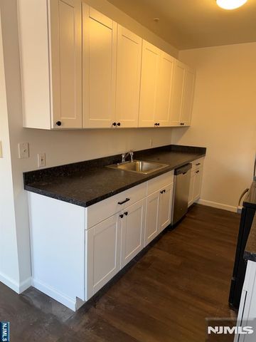 40 Washington Avenue B9, Dumont, NJ 07628