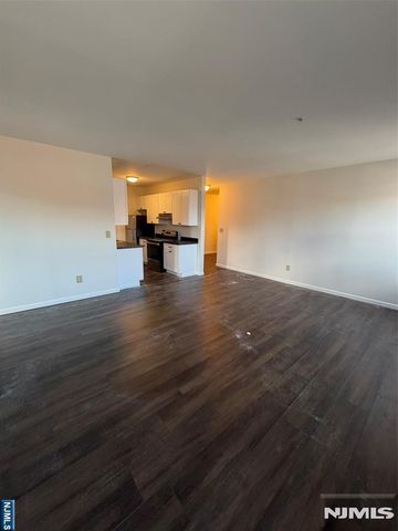 40 Washington Avenue B9, Dumont, NJ 07628