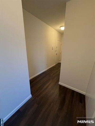 40 Washington Avenue B9, Dumont, NJ 07628