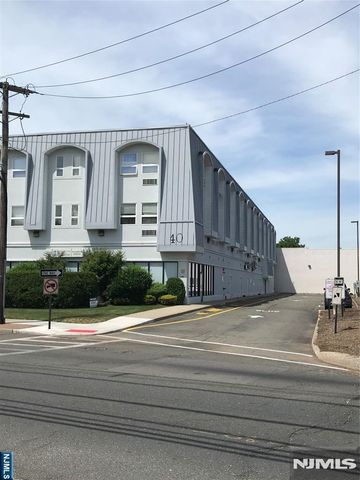 40 Washington Avenue B9, Dumont, NJ 07628
