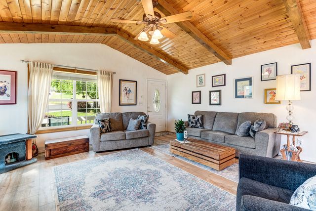 3559 SW Reindeer Avenue, Redmond, OR 97756